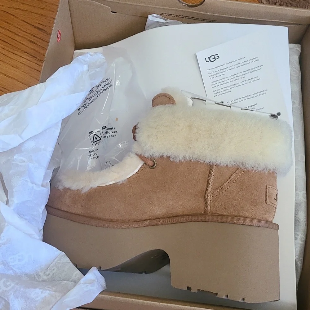 Ugg Esmee Lace Up Platform Boots 💗 HTF